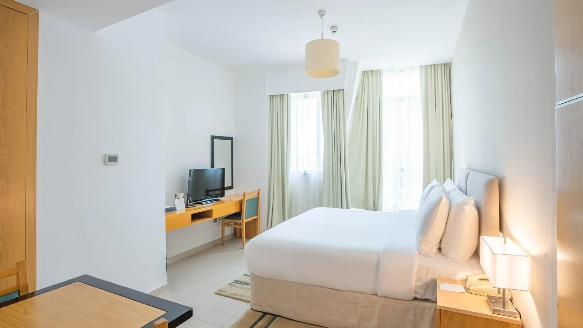 Grand Heights Dubai Hotel Apartments 4*,